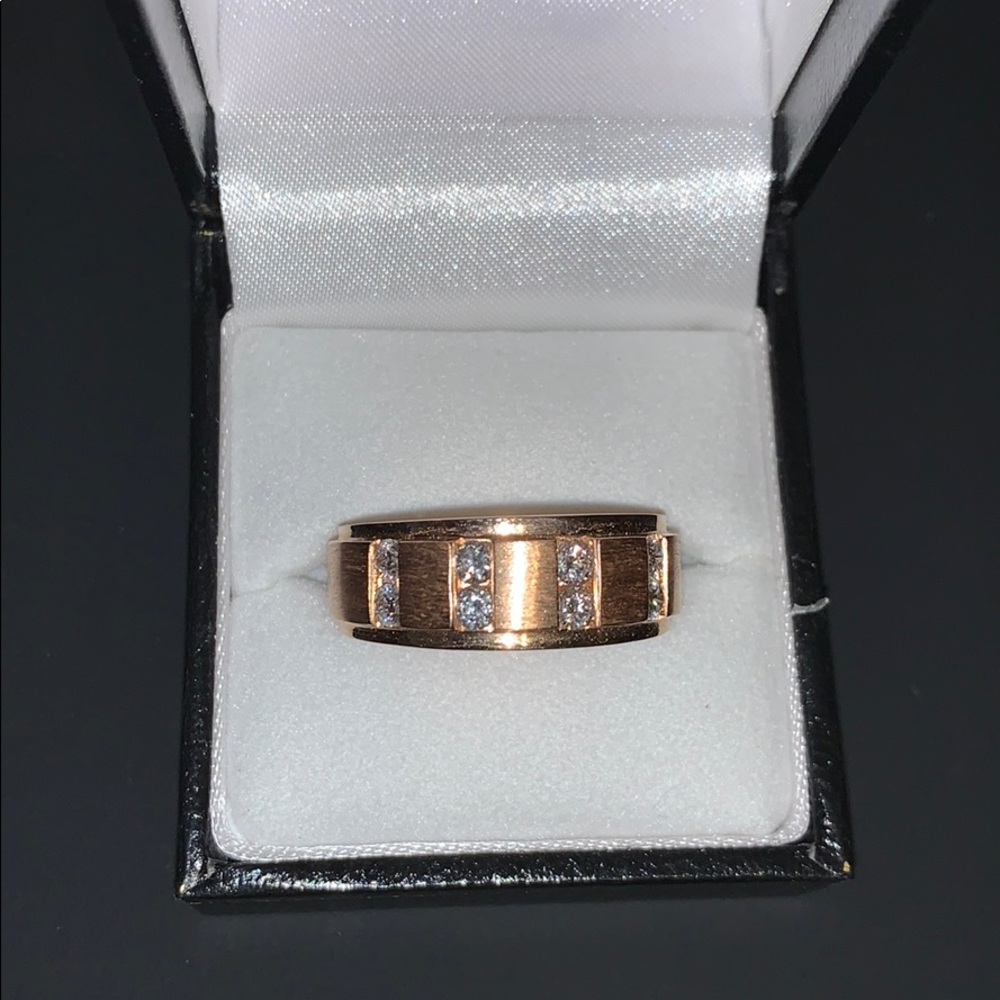 🌹 Gold diamond band